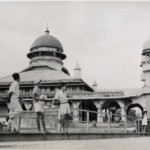Sebuah Mesjid di Ambon di tahun 1945 (Sumber: kitlv.nl)