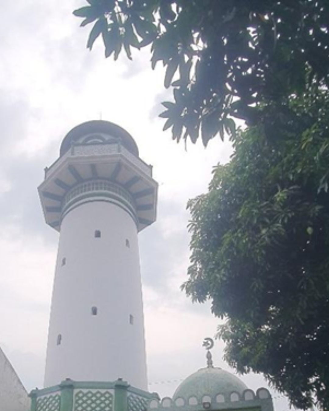 Menara Masjid Layur di potret pada (22/10/2025).